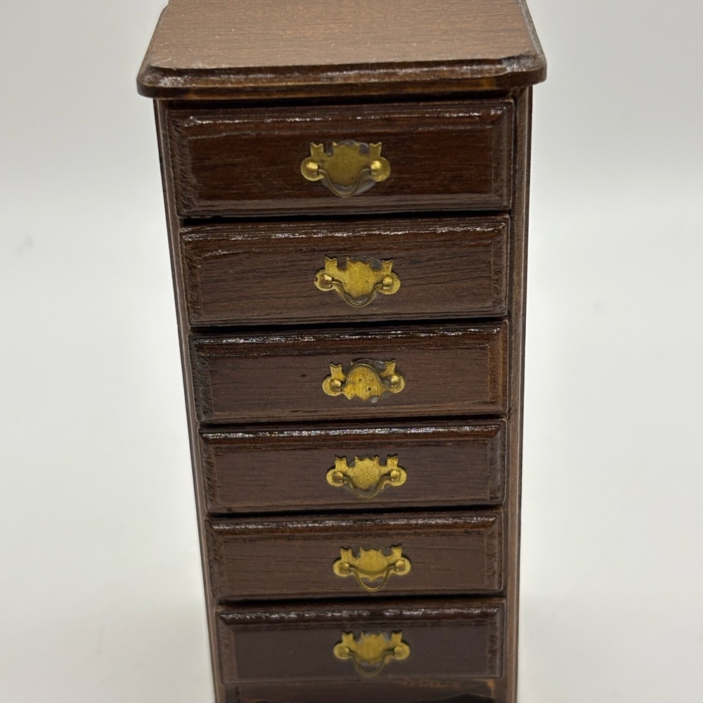 Dollhouse Wood Dresser Bureau/Chest Of Drawers Concord Miniatures